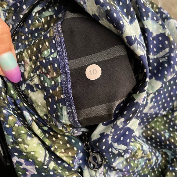 Lululemon shorts - Picture 4 of 4